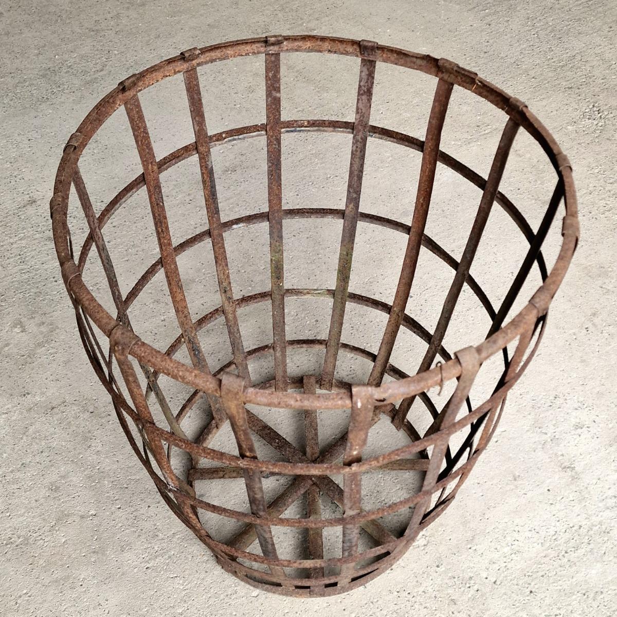 13 metal baskets