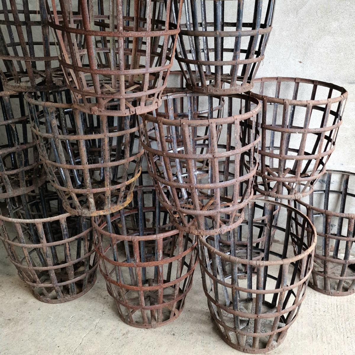 17 metal baskets