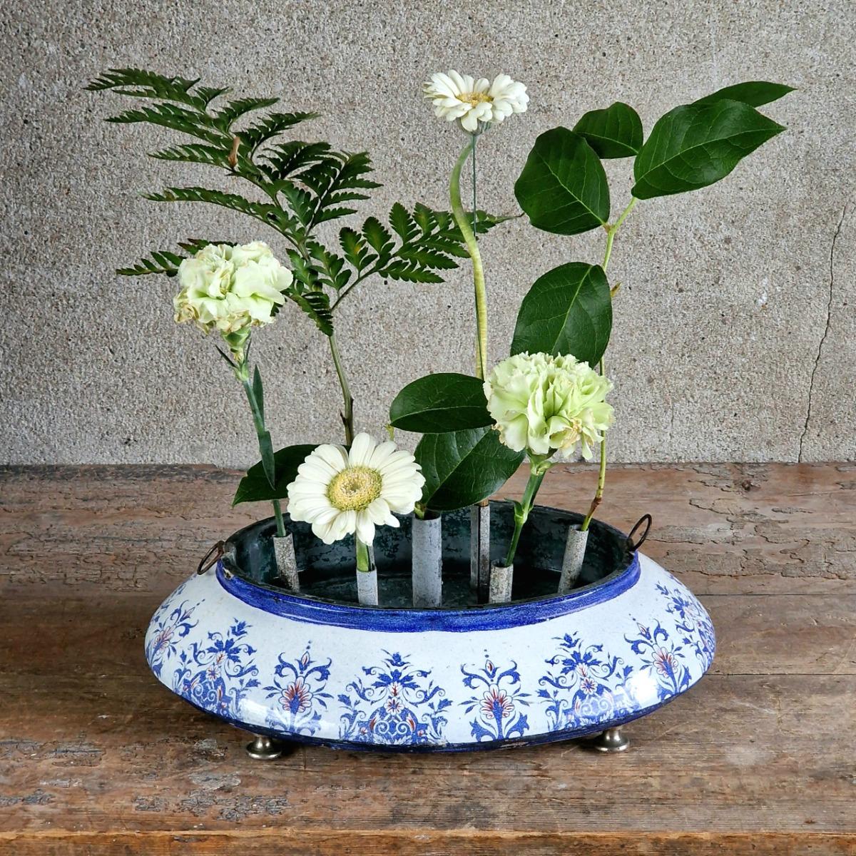 19thC Rouen pique fleurs