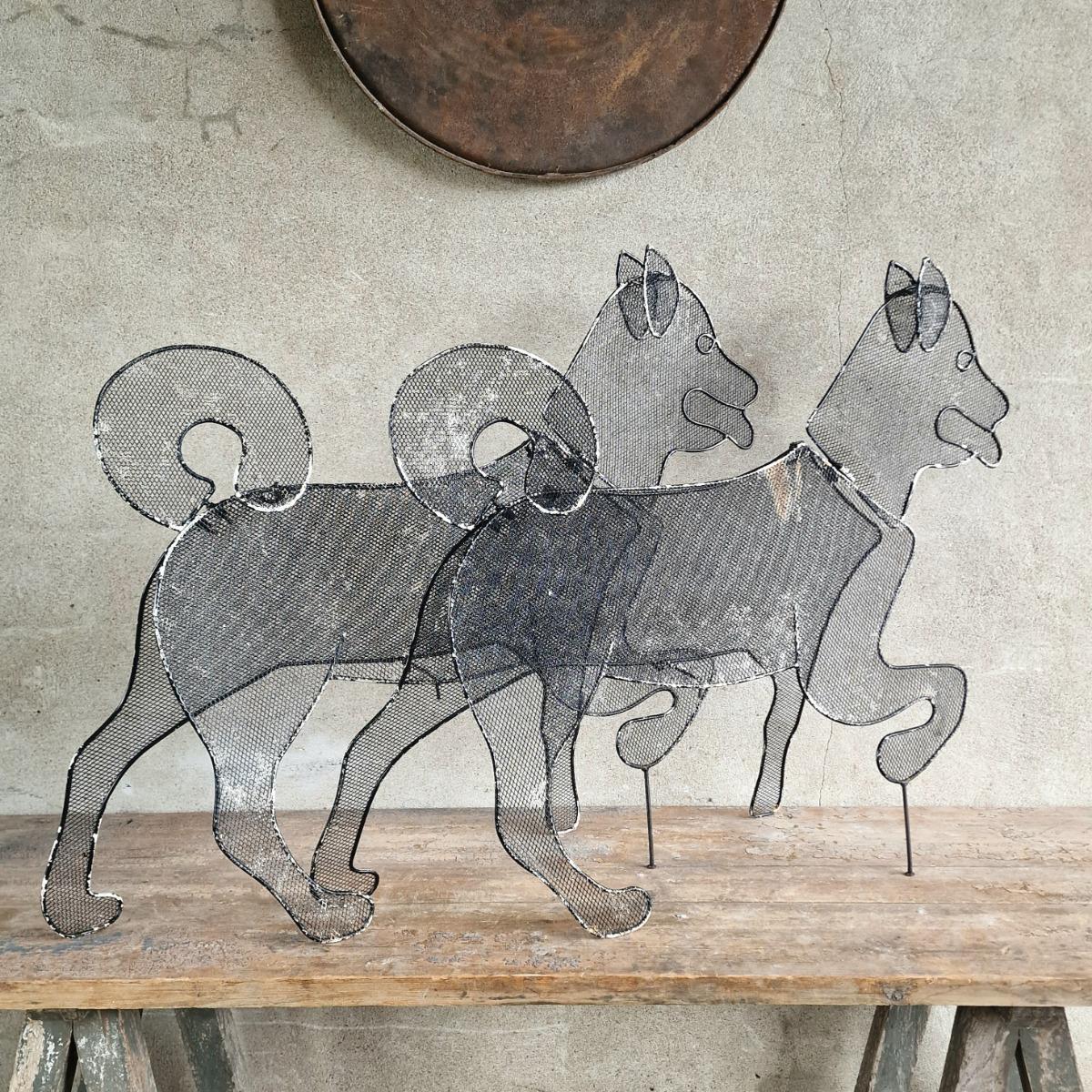2 foldable metal dogs