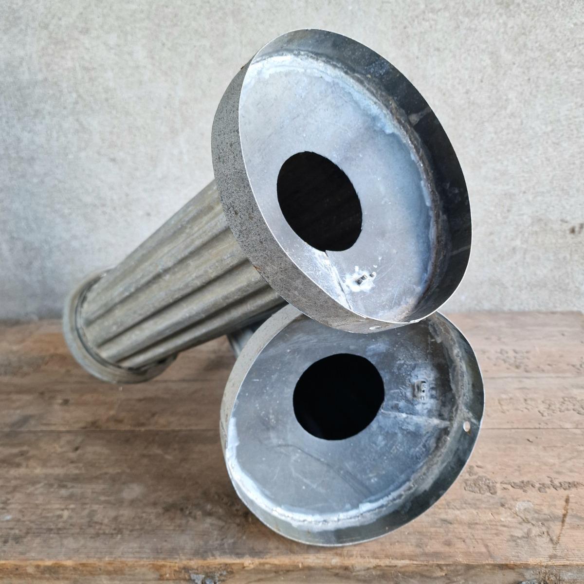 2 pairs of zinc lamps