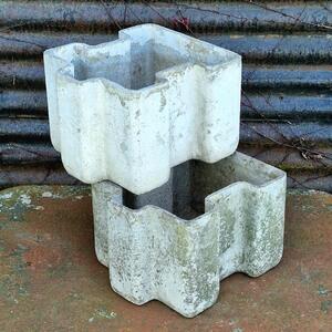 2 Willy G. jigsaw planters