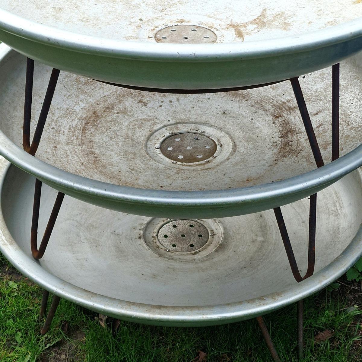 3 aluminum planters on base