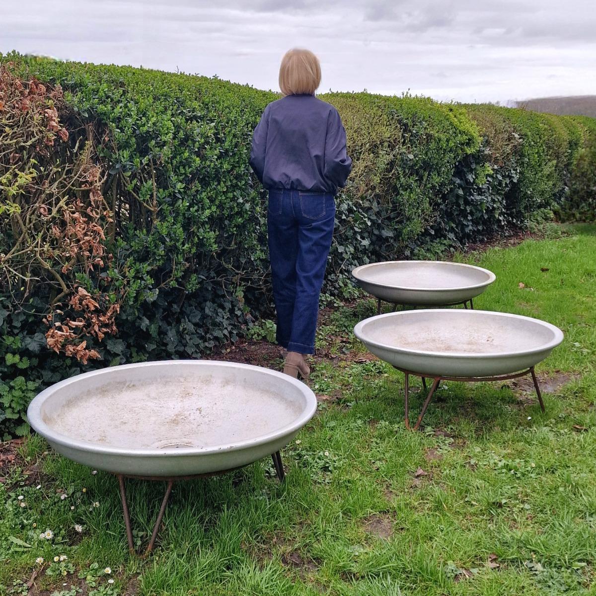 3 aluminum planters on base