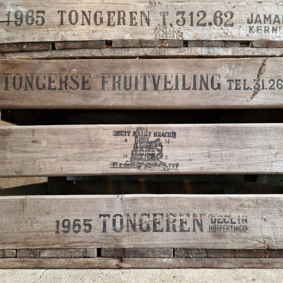 6 old wooden fruit crates