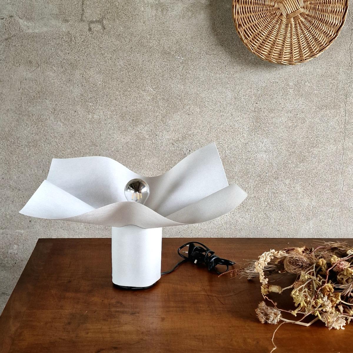 Area table lamp