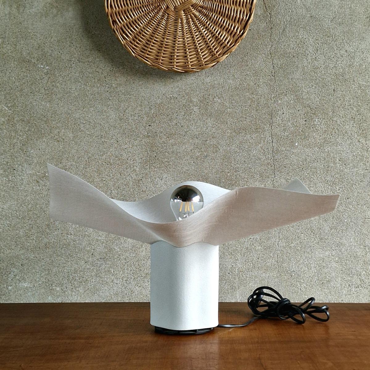 Area table lamp