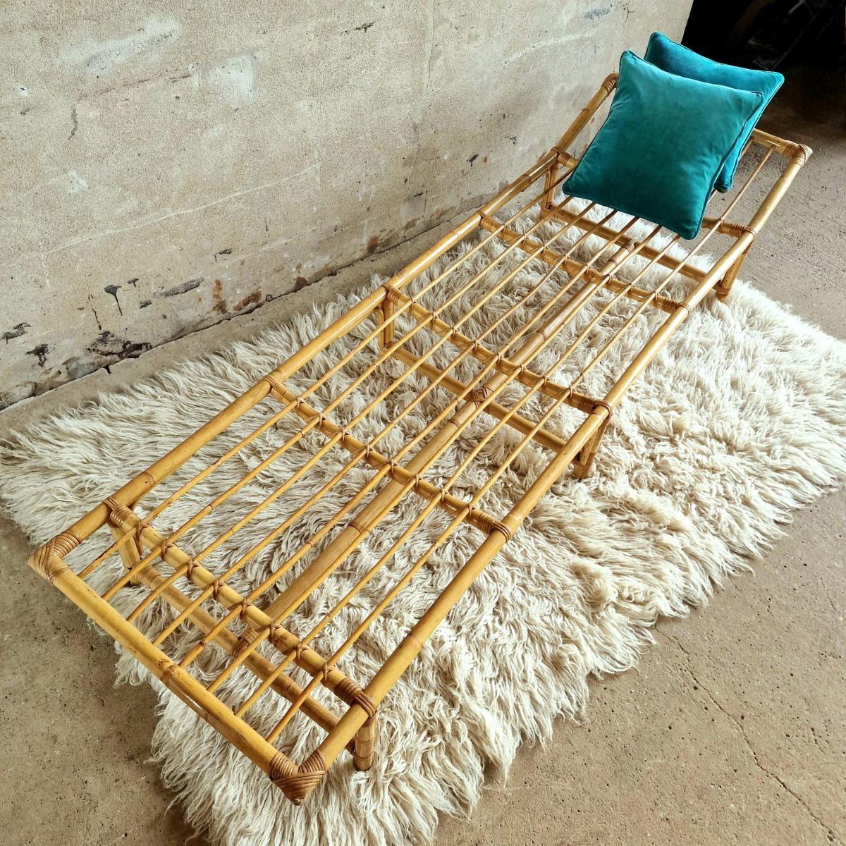 Bamboo lounge bed