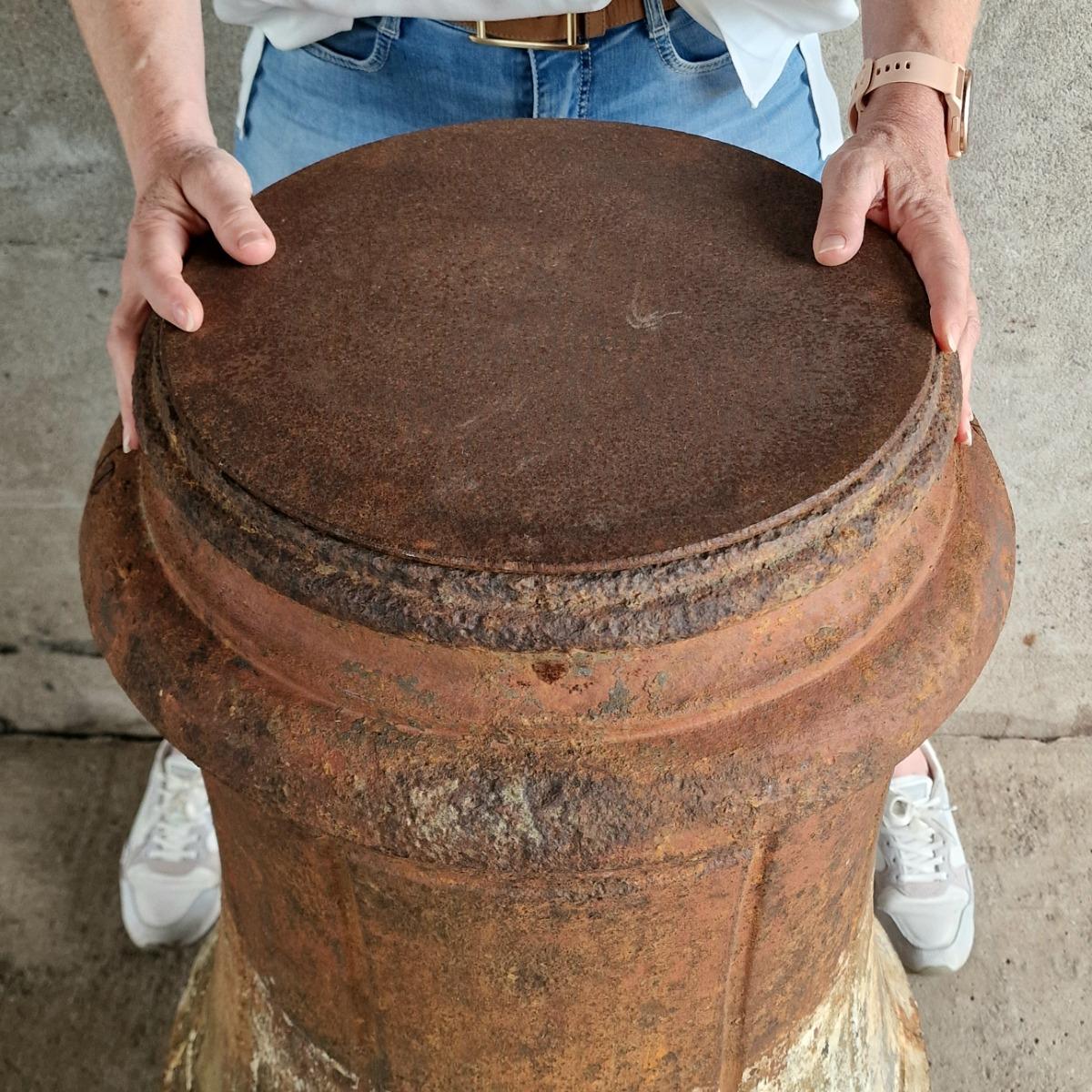 Cast iron pedestal