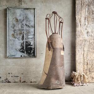 Enigmatic ladies mannequin