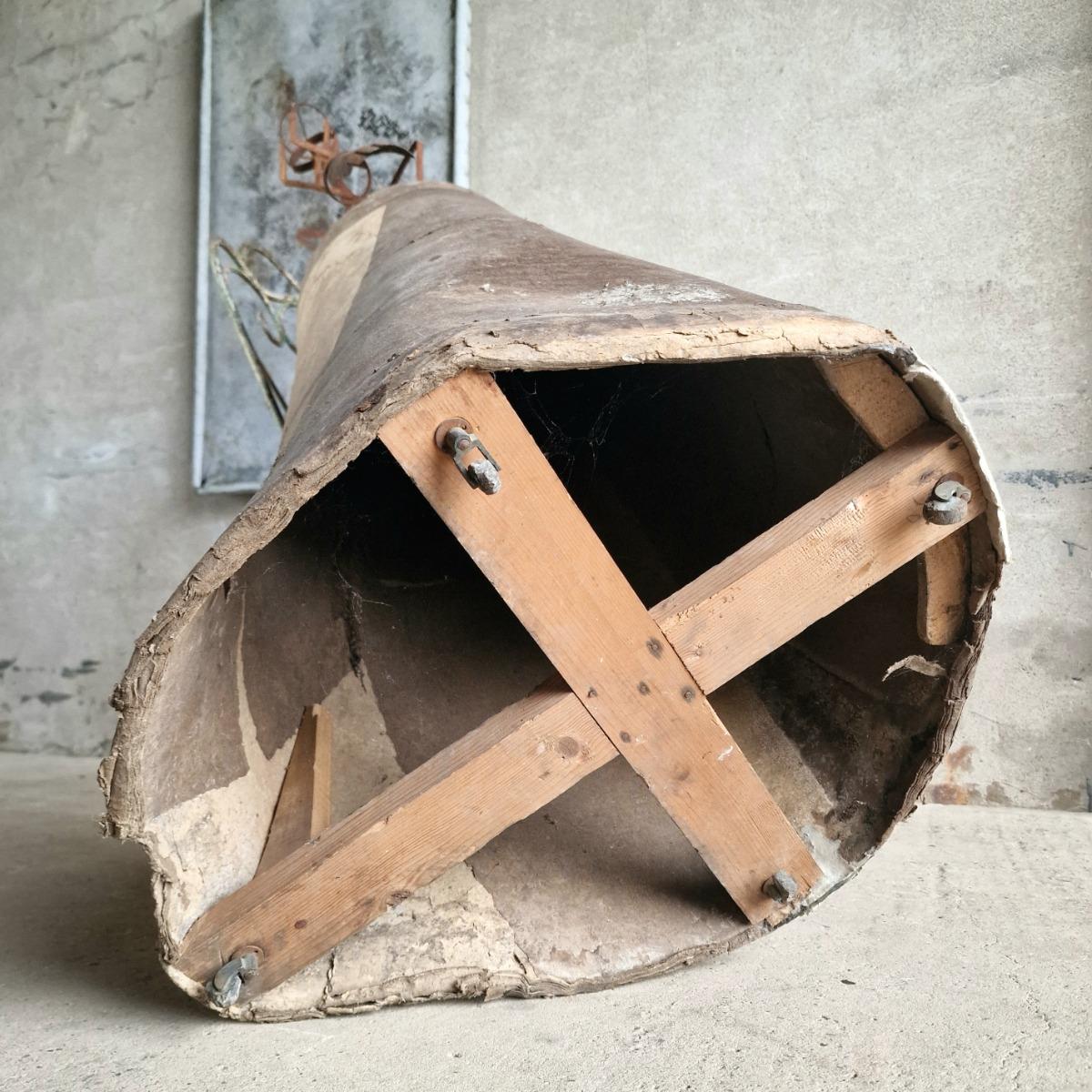 Enigmatic ladies mannequin