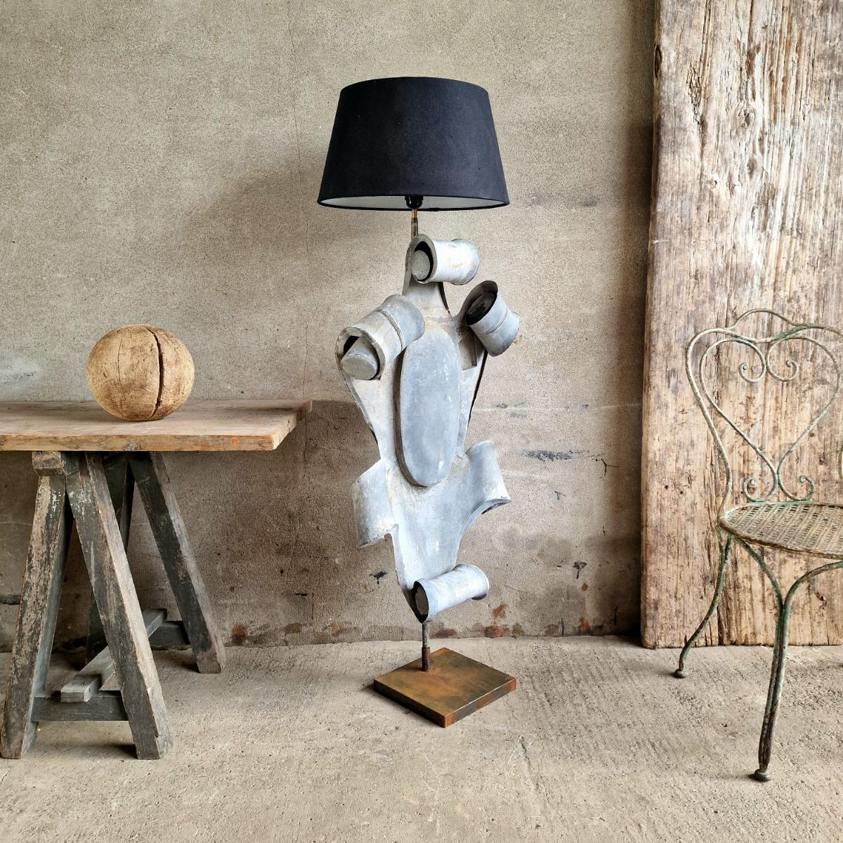 Enigmatic zinc lamp