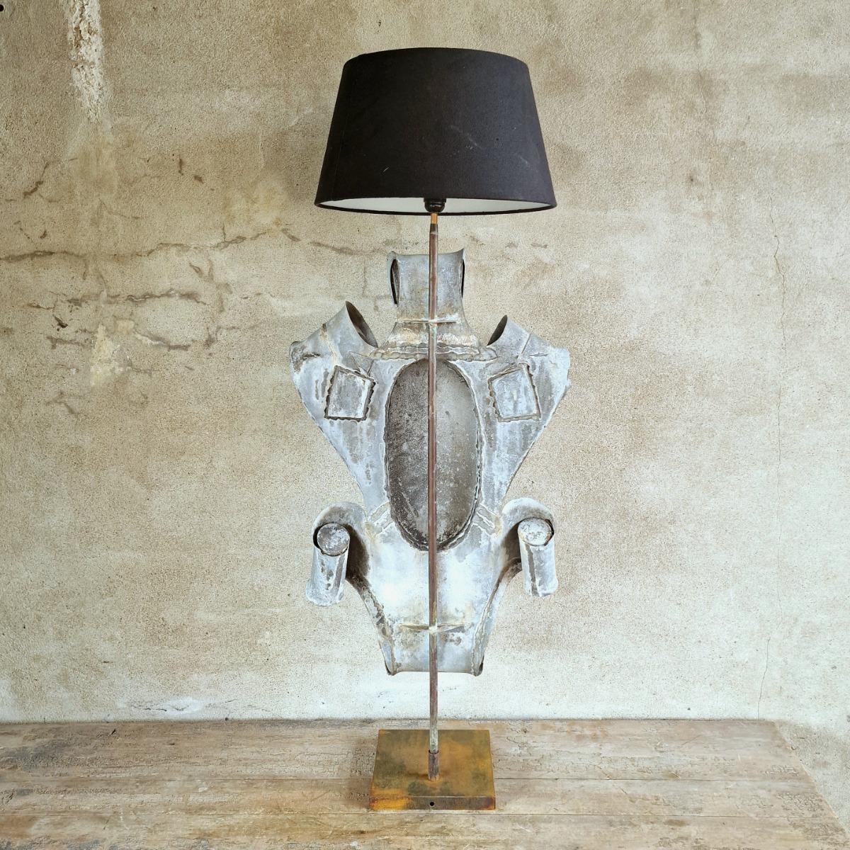 Enigmatic zinc lamp