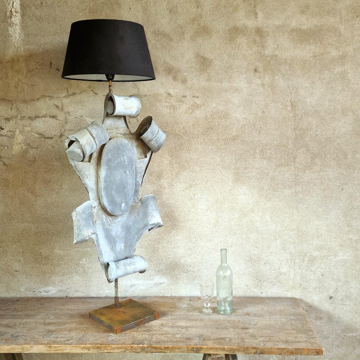 Enigmatic zinc lamp