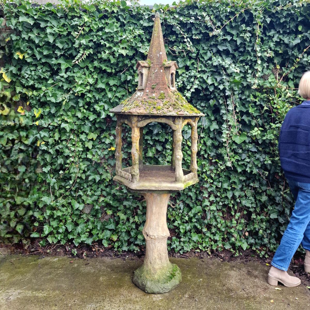 Faux-bois bird feeder