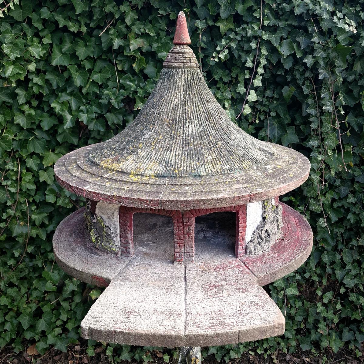 Faux-bois pigeon house