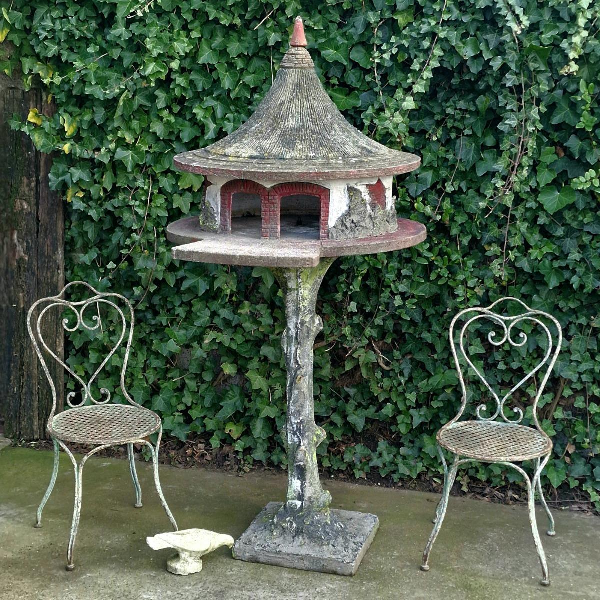 Faux-bois pigeon house