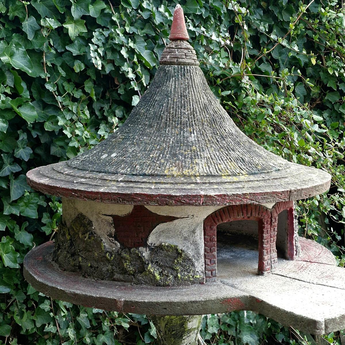 Faux-bois pigeon house
