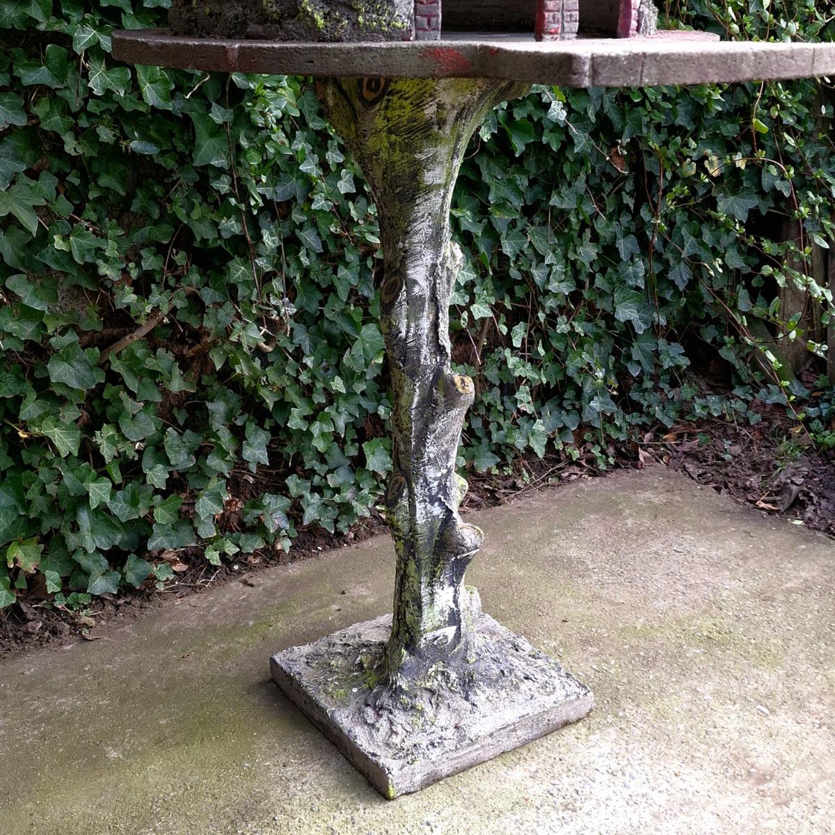 Faux-bois pigeon house