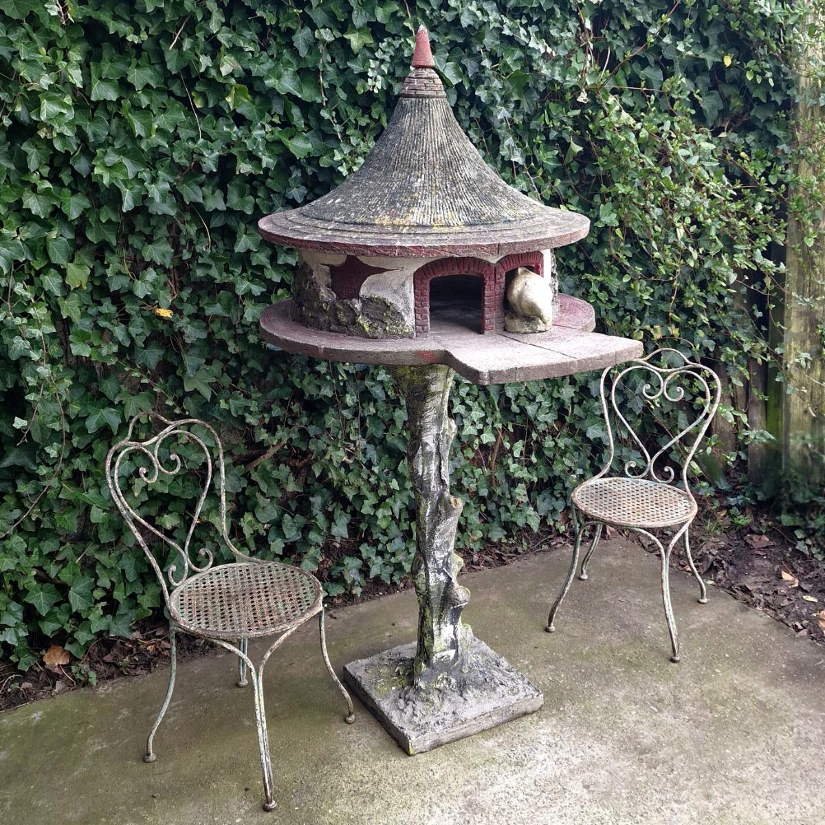 Faux-bois pigeon house