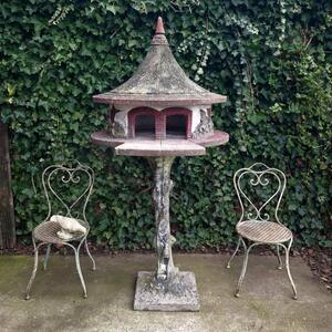 Faux-bois pigeon house