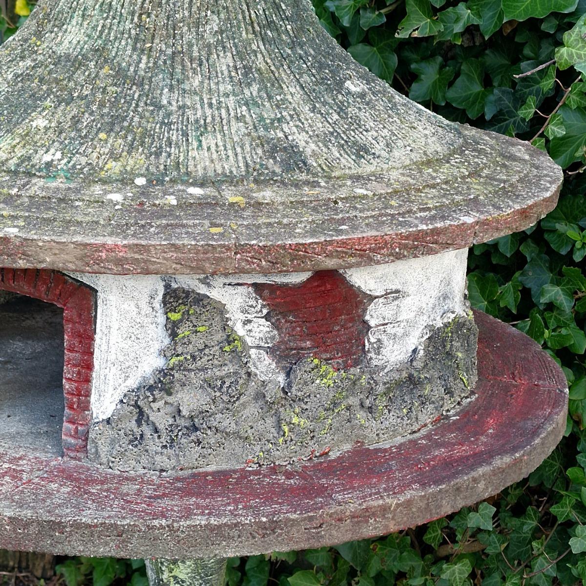 Faux-bois pigeon house