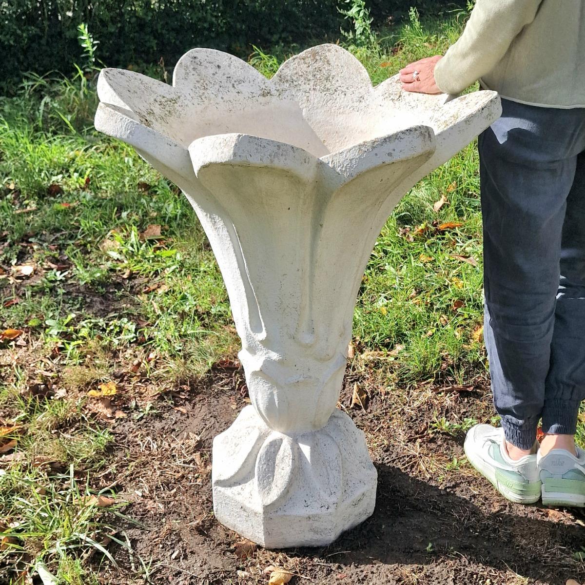 Flower shaped planter
