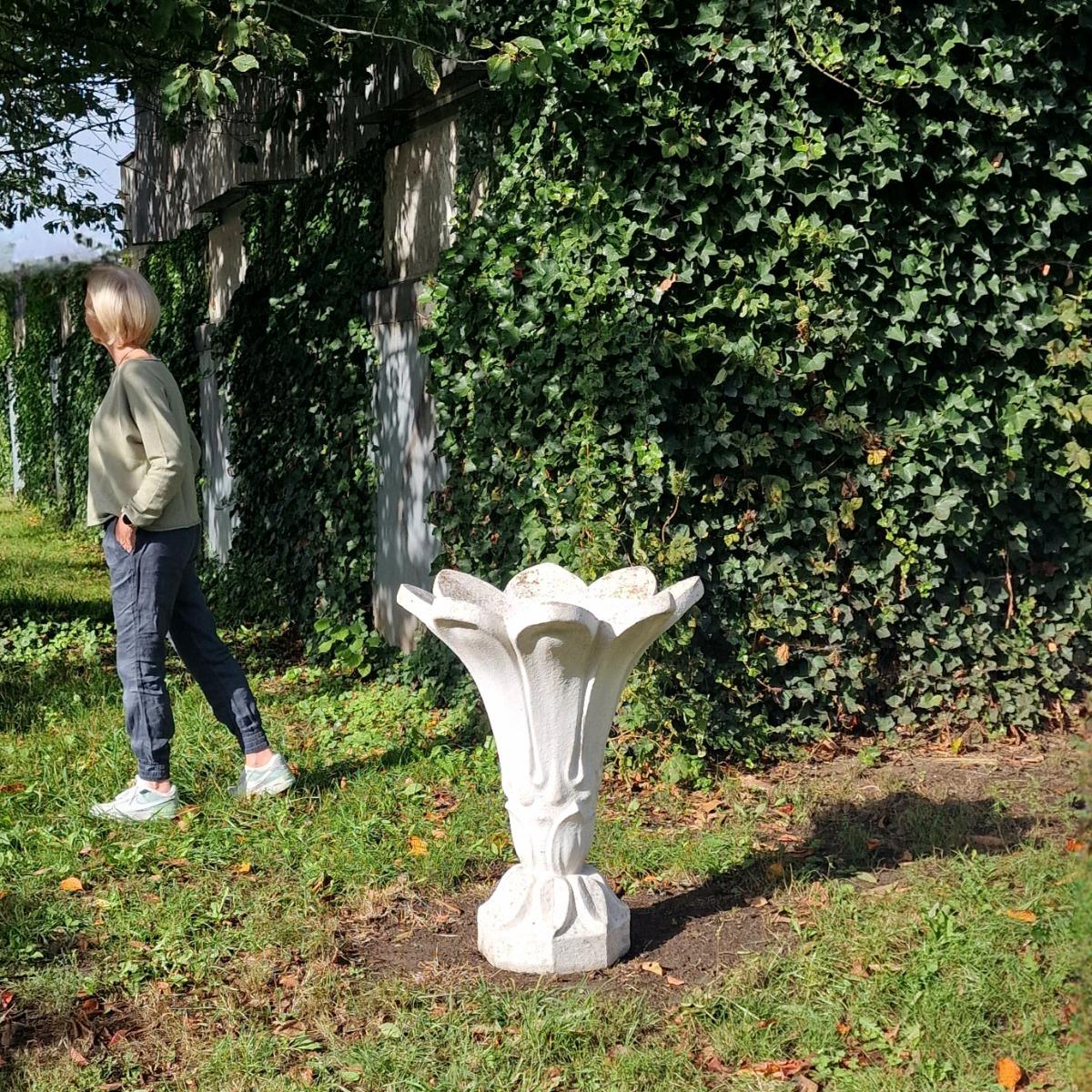 Flower shaped planter