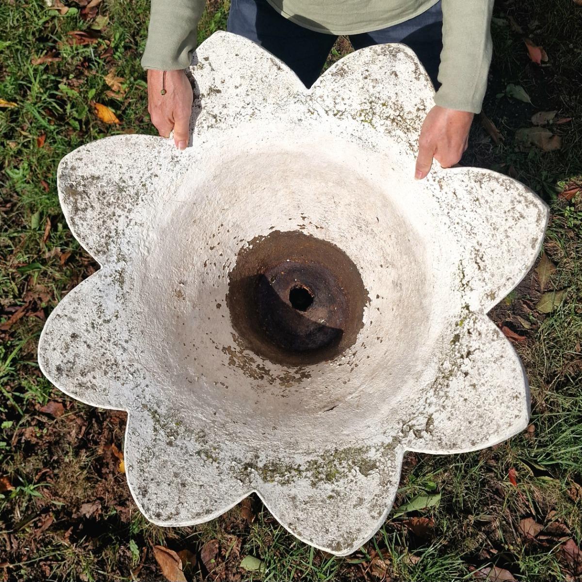 Flower shaped planter