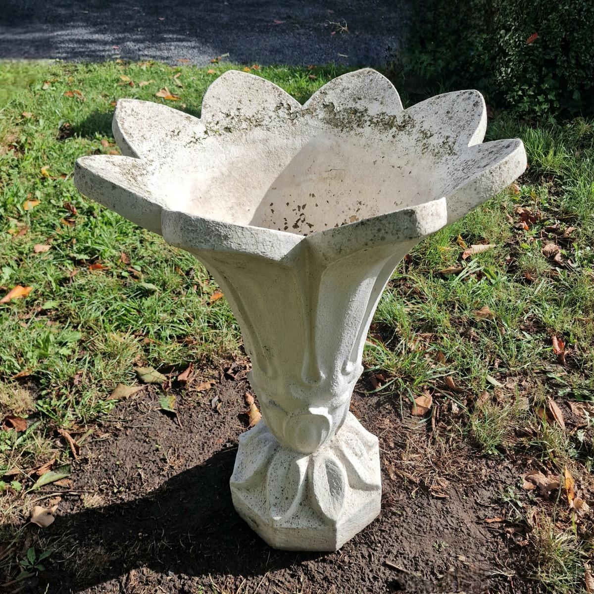 Flower shaped planter