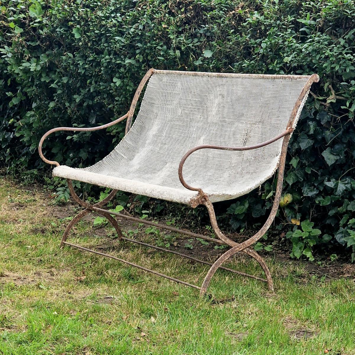 Foldable mesh garden bench