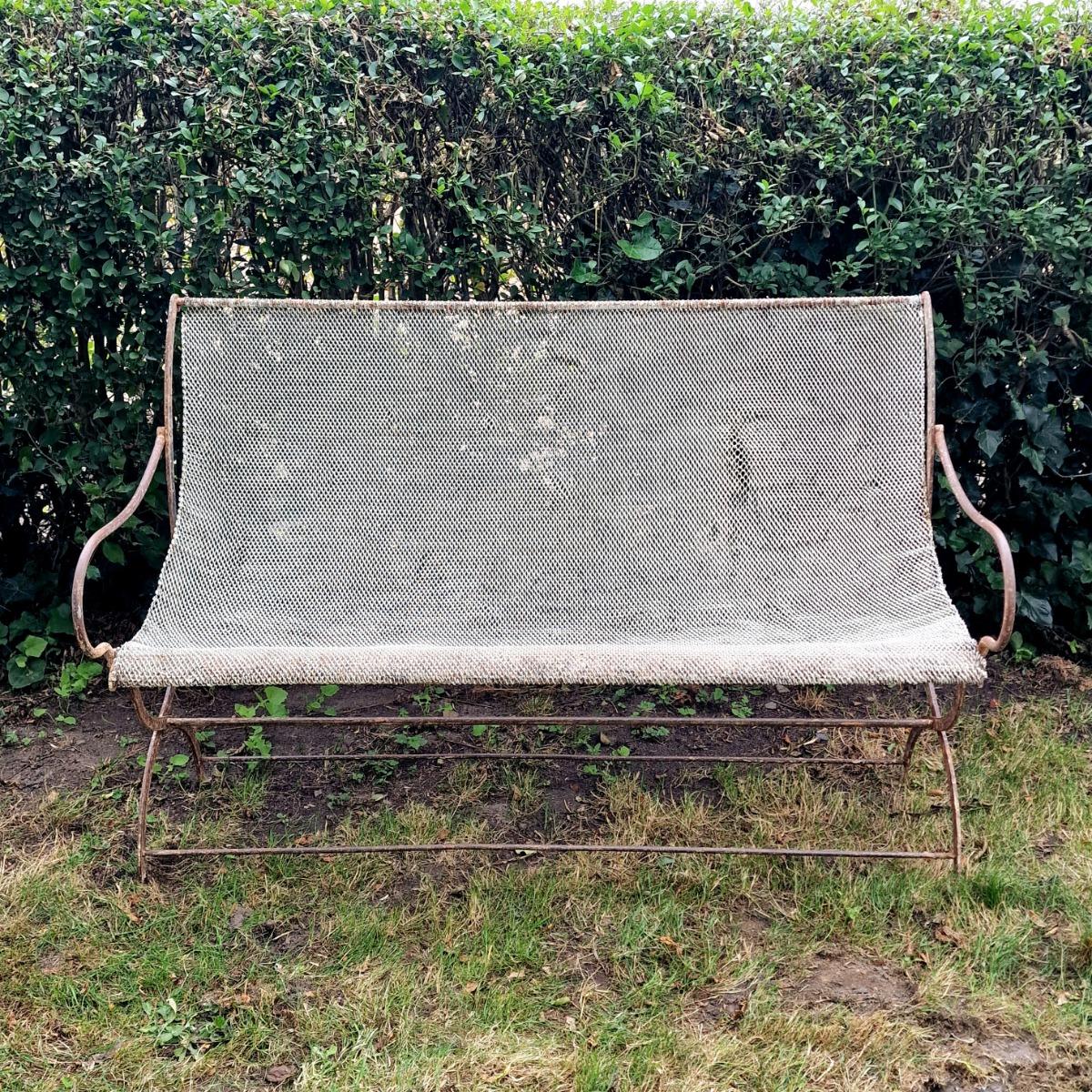 Foldable mesh garden bench
