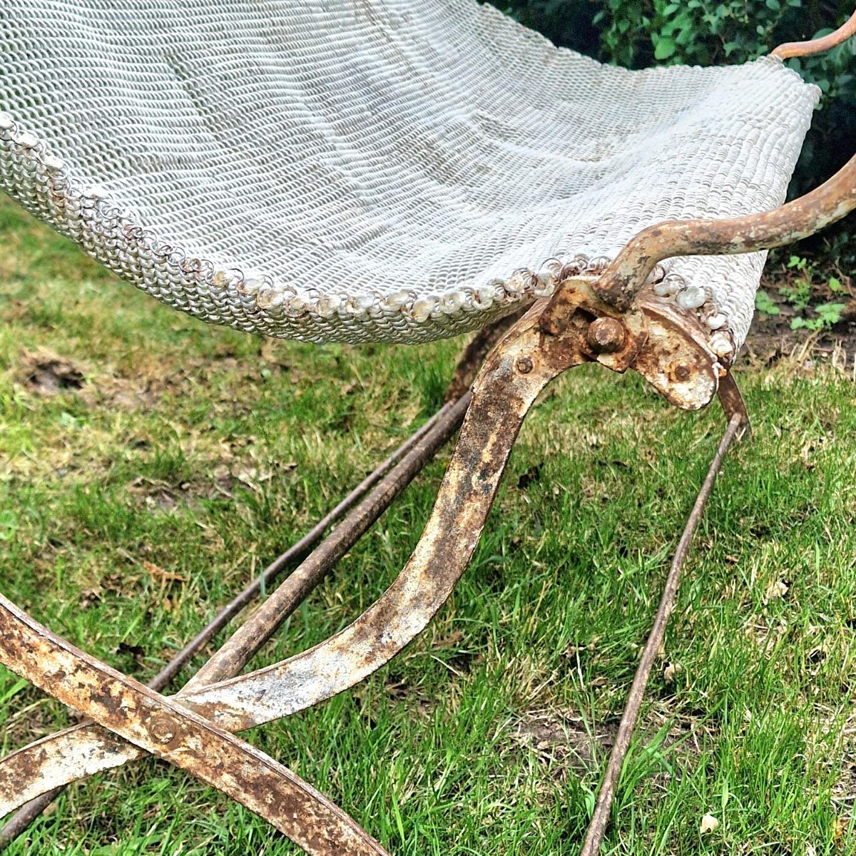 Foldable mesh garden bench