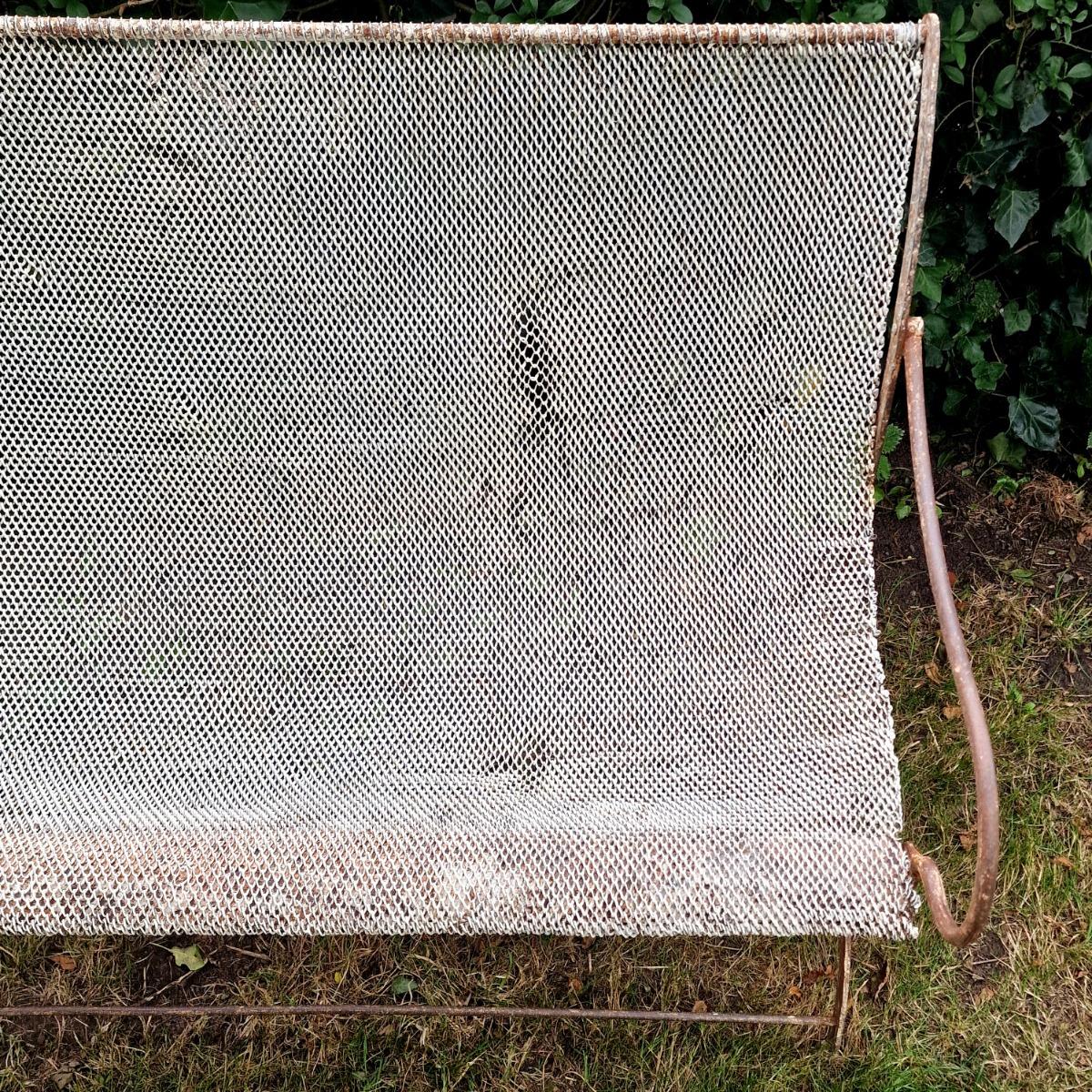 Foldable mesh garden bench
