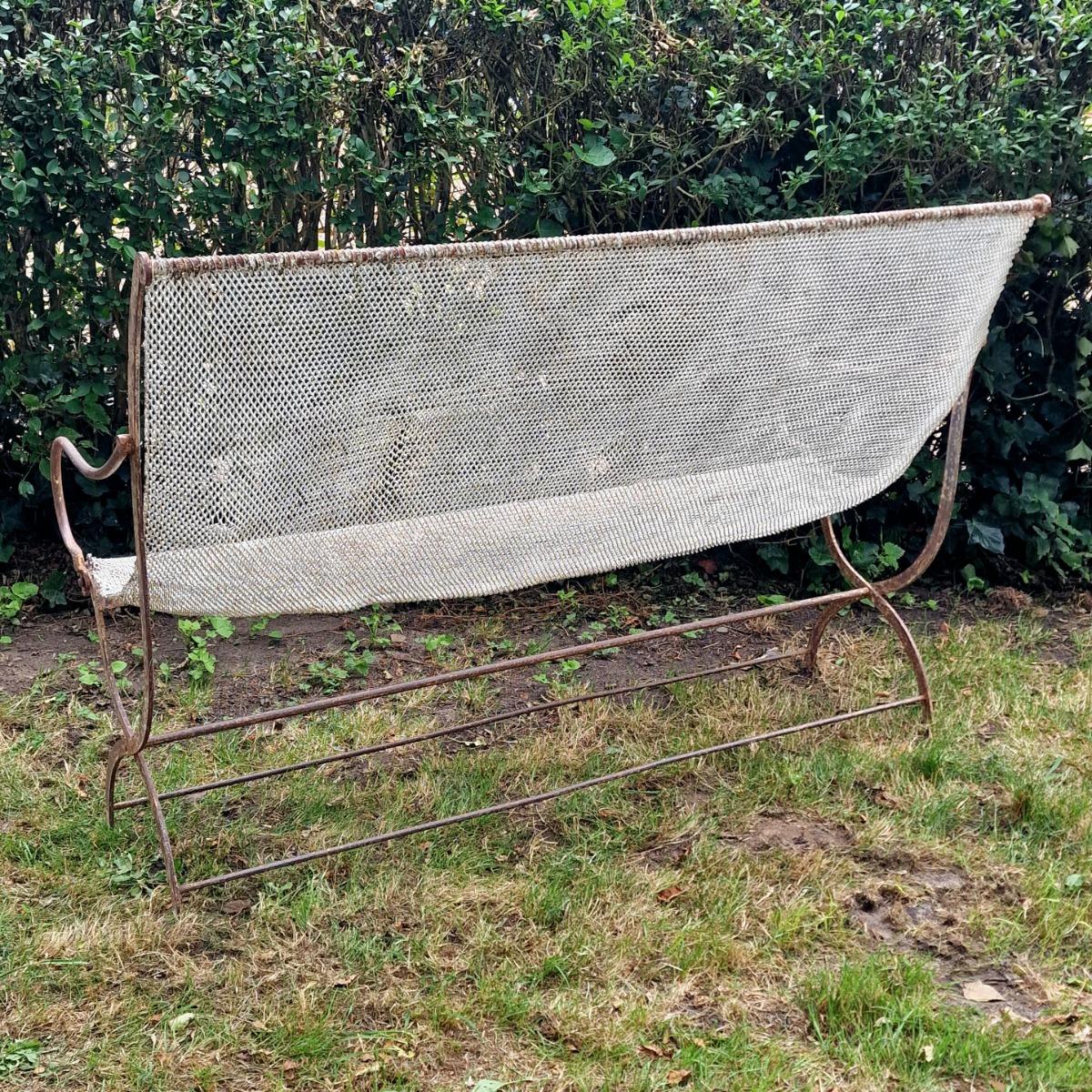 Foldable mesh garden bench