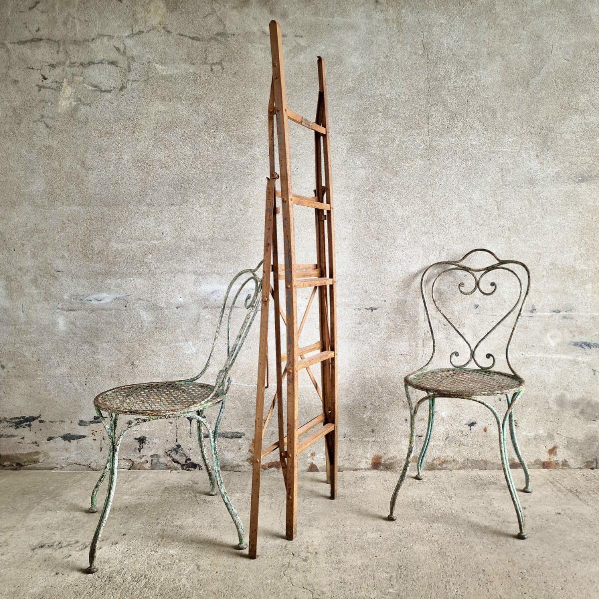 Folding metal ladder