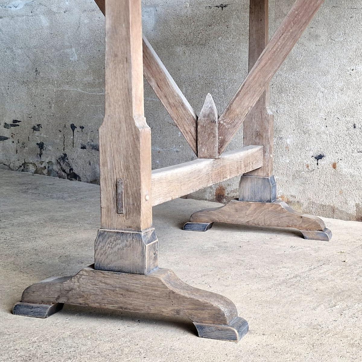 Folding wine tasting table