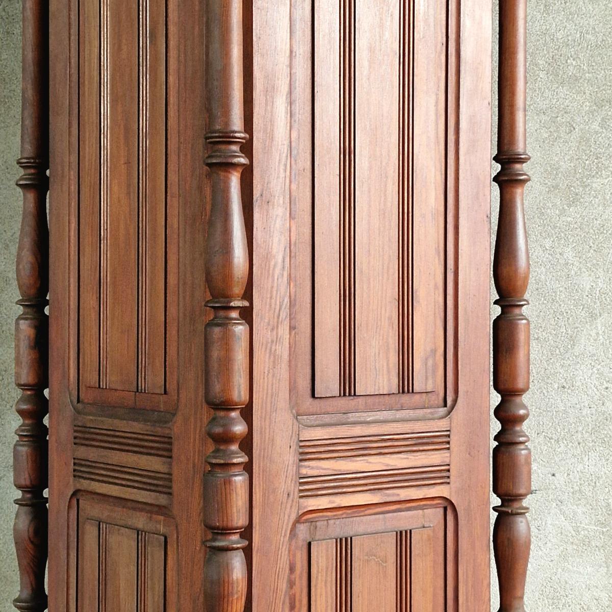 High plinth with door