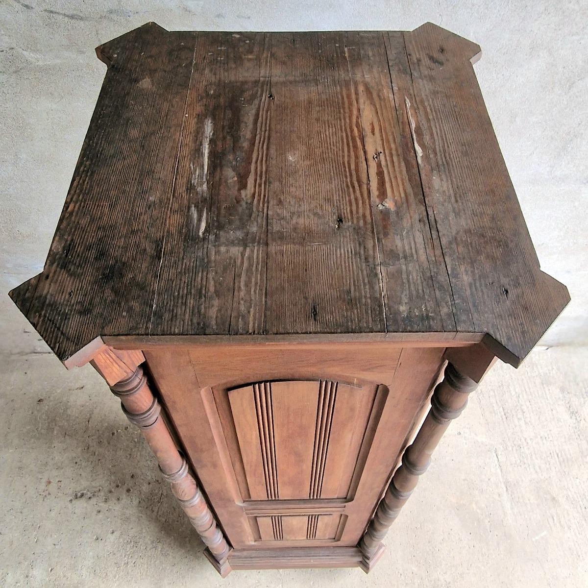 High plinth with door