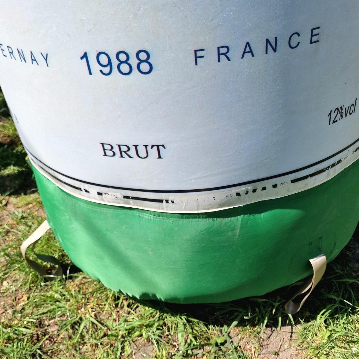 Huge Champagne publicity