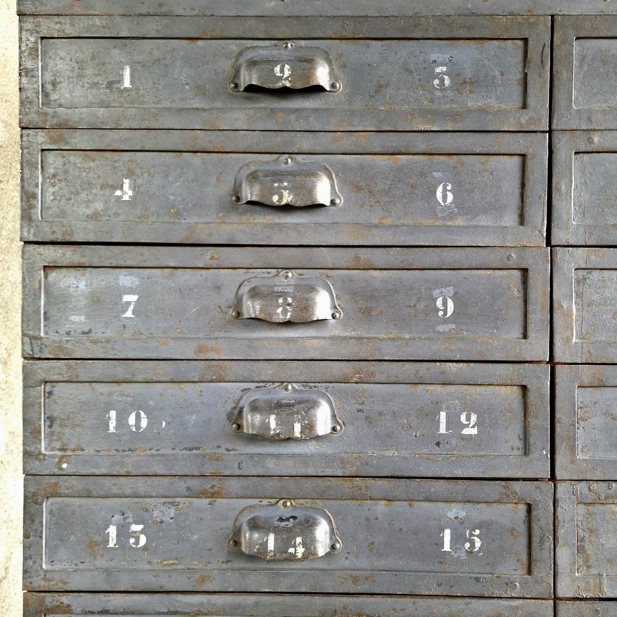 Metal drawer cabinet