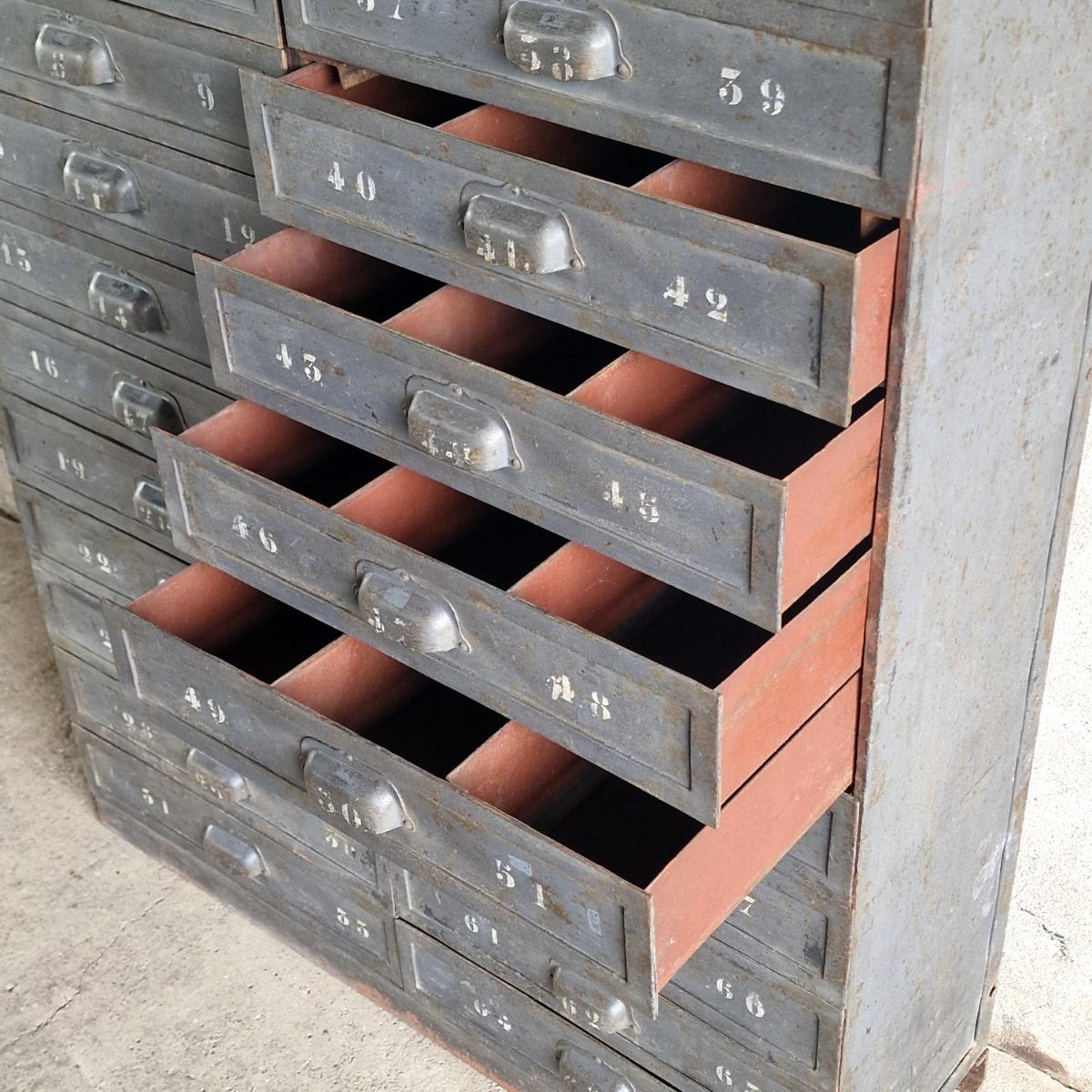 Metal drawer cabinet