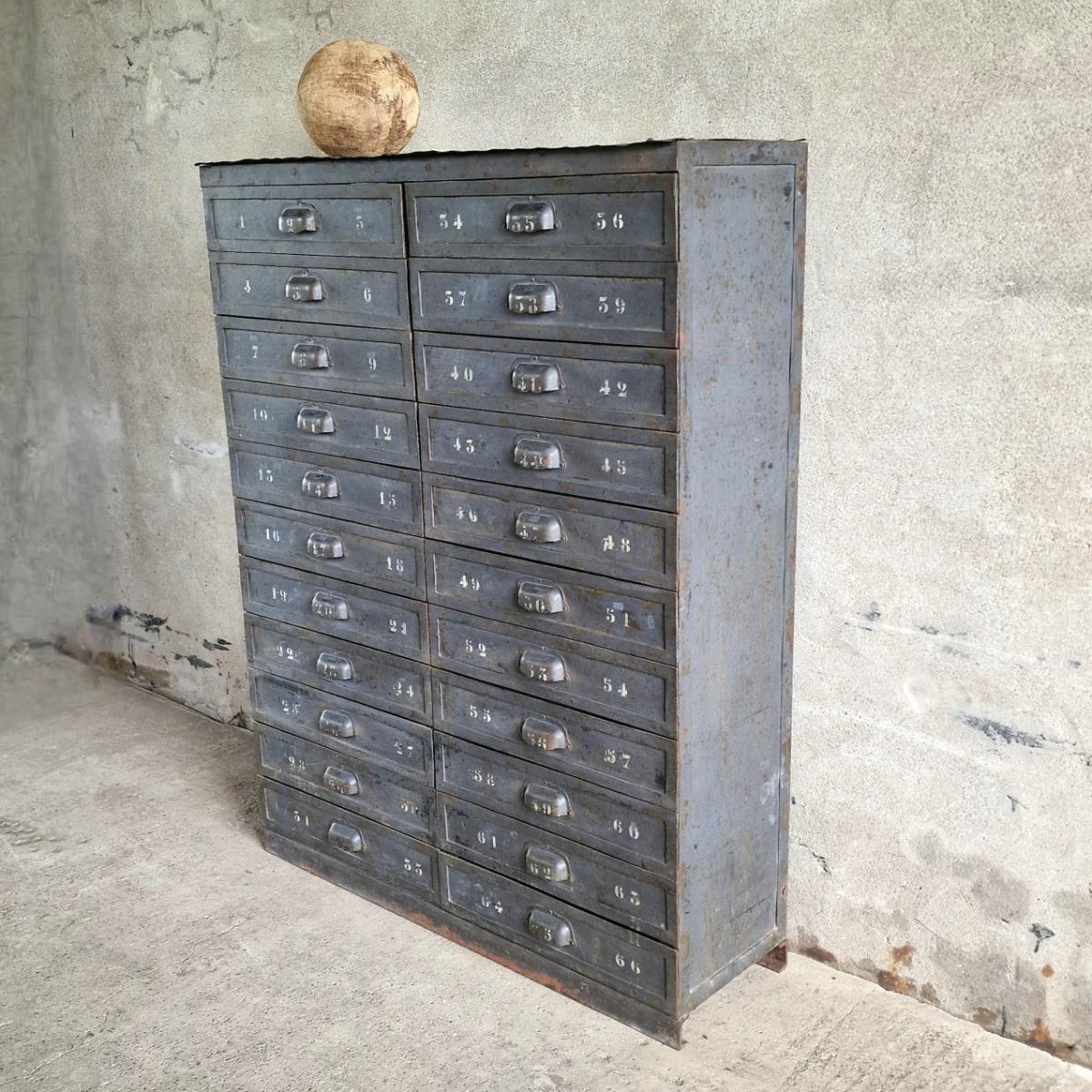 Metal drawer cabinet