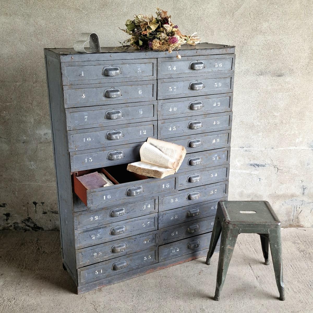 Metal drawer cabinet