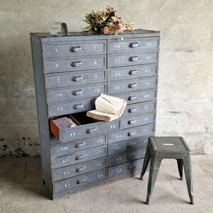 Metal drawer cabinet