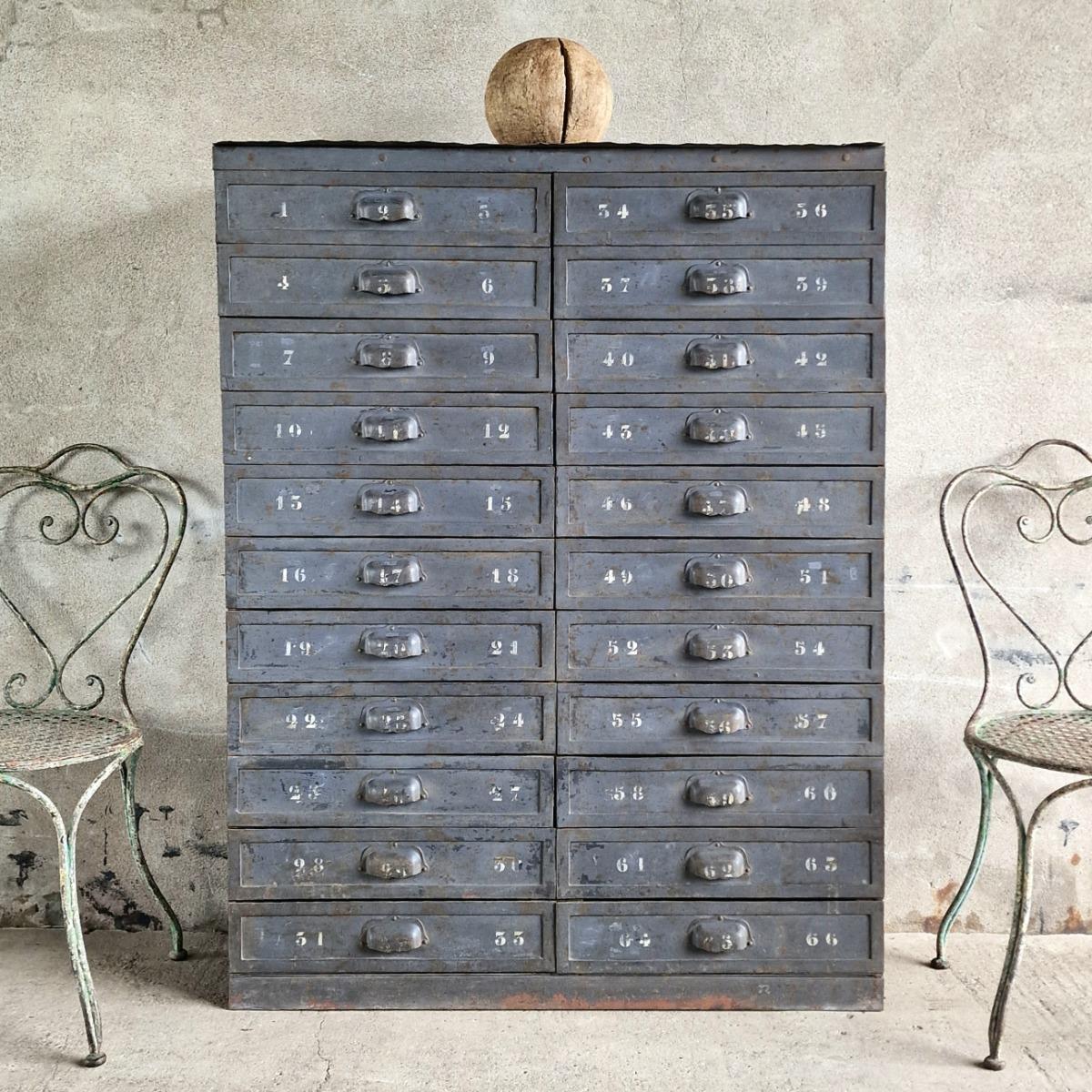 Metal drawer cabinet