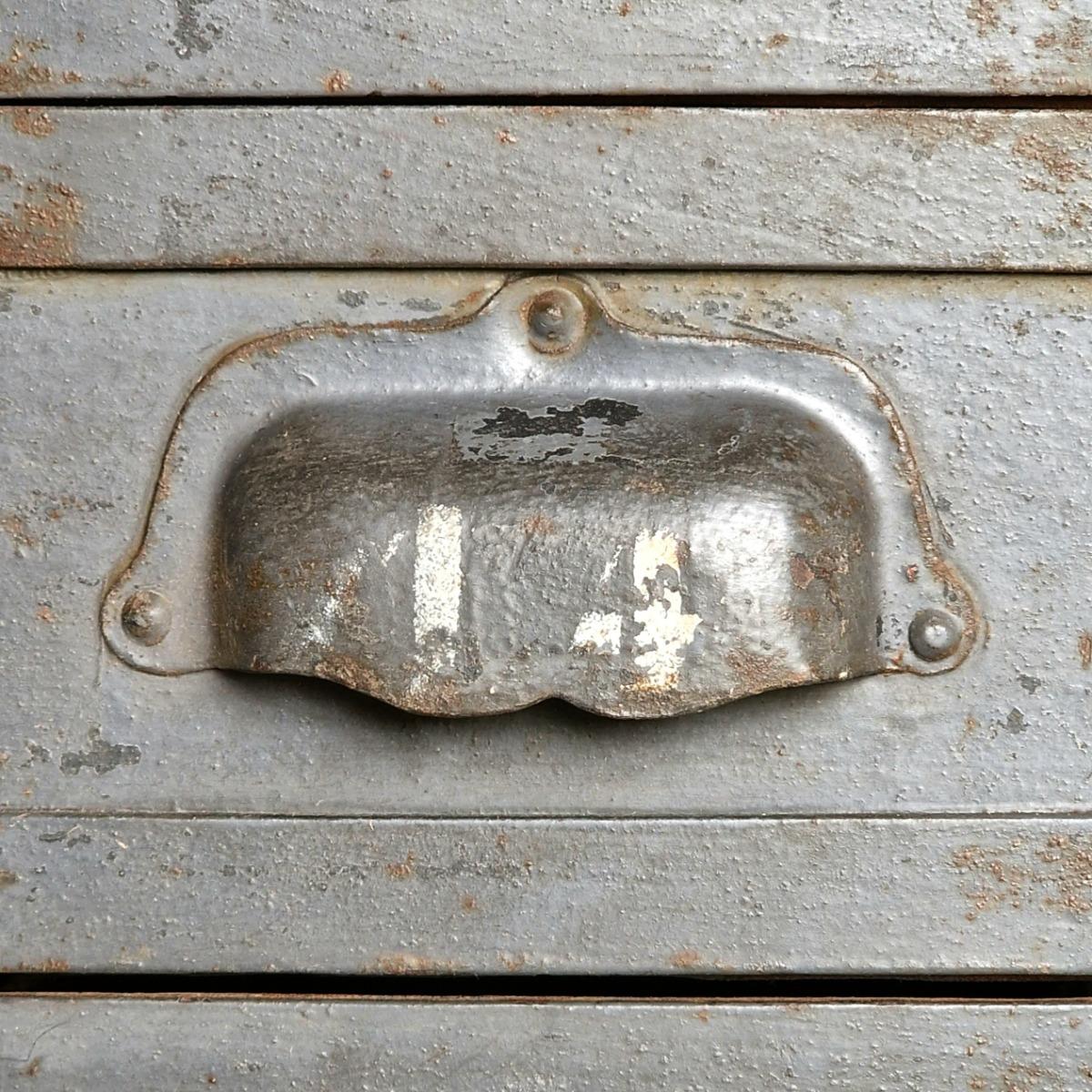 Metal drawer cabinet