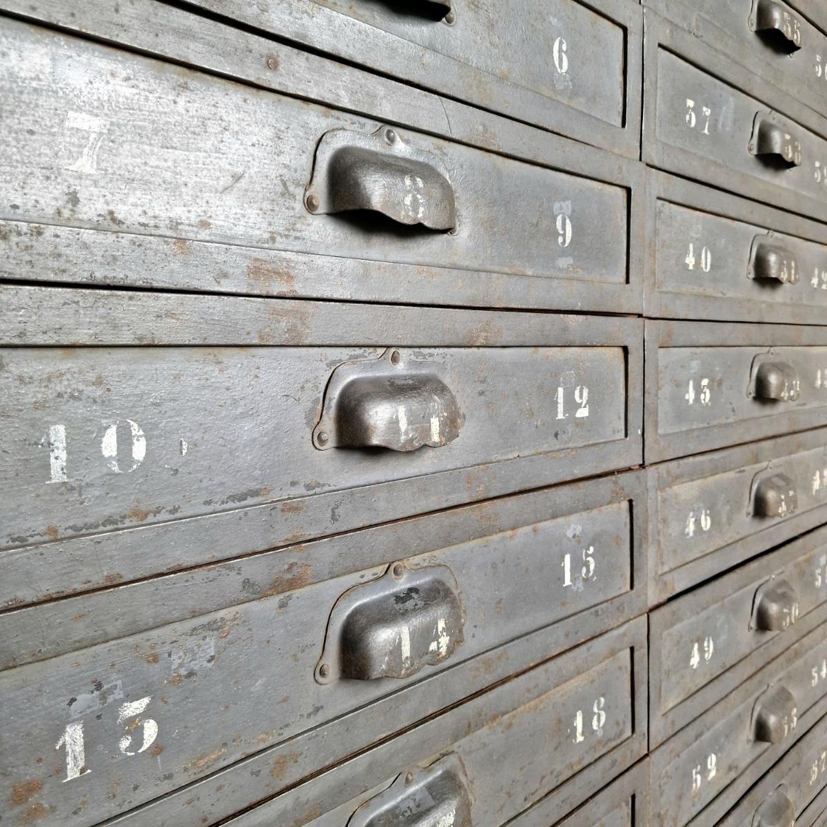 Metal drawer cabinet