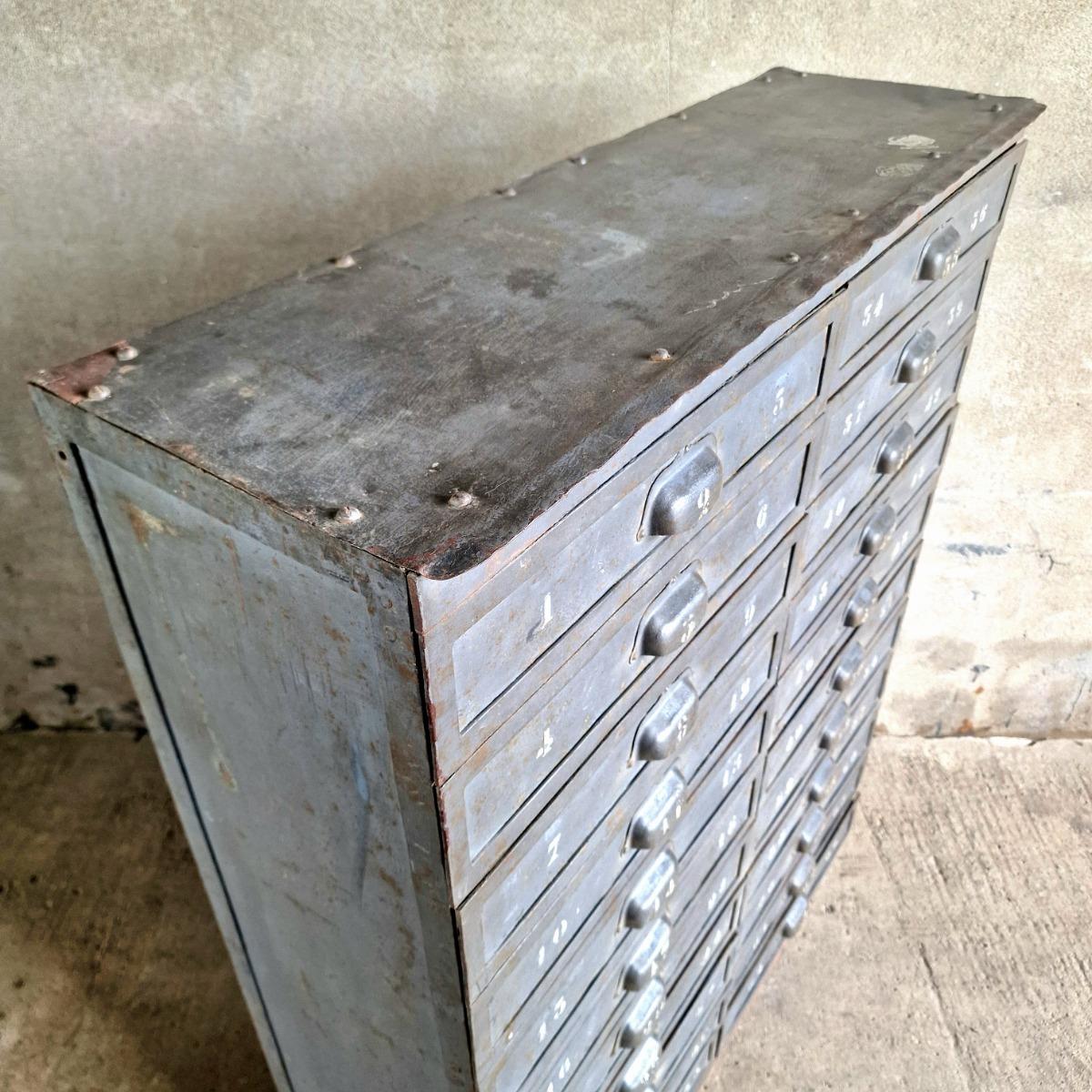 Metal drawer cabinet
