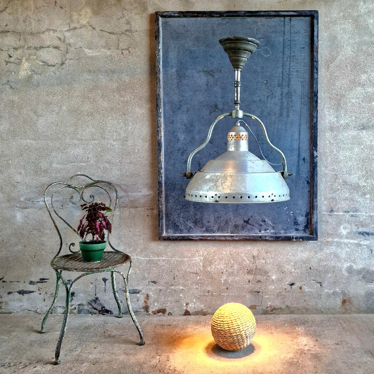 Mirrored lamp